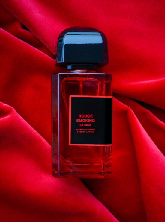 A bottle of Red Smoking Extract perfume by the perfume brand BDK on a red velvet fabric in Paris, France, November 10, 2024.
Une bouteille de parfum Rouge Smoking Extrait de la marque de parfumerie BDK sur un tissu de velours rouge à Paris, France, le 10 novembre 2024.