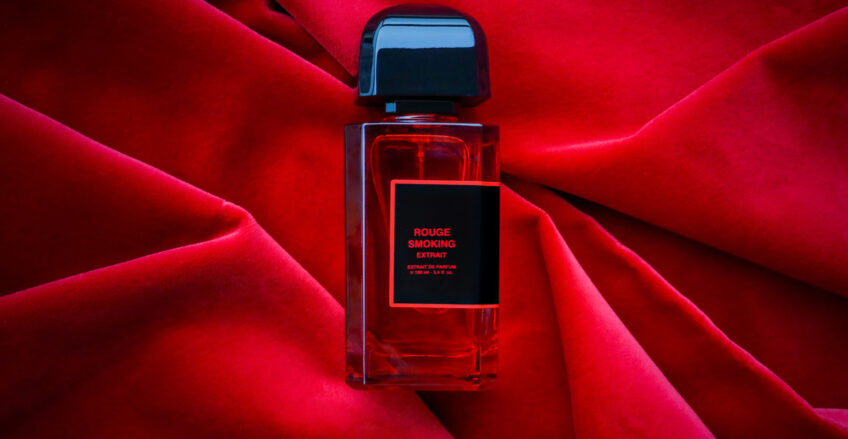 A bottle of Red Smoking Extract perfume by the perfume brand BDK on a red velvet fabric in Paris, France, November 10, 2024.
Une bouteille de parfum Rouge Smoking Extrait de la marque de parfumerie BDK sur un tissu de velours rouge à Paris, France, le 10 novembre 2024.